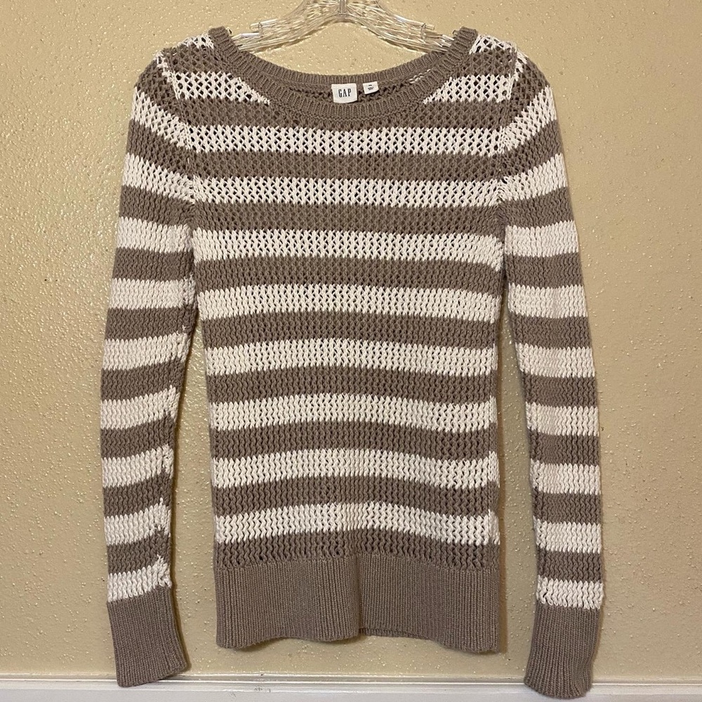 Gap sweater